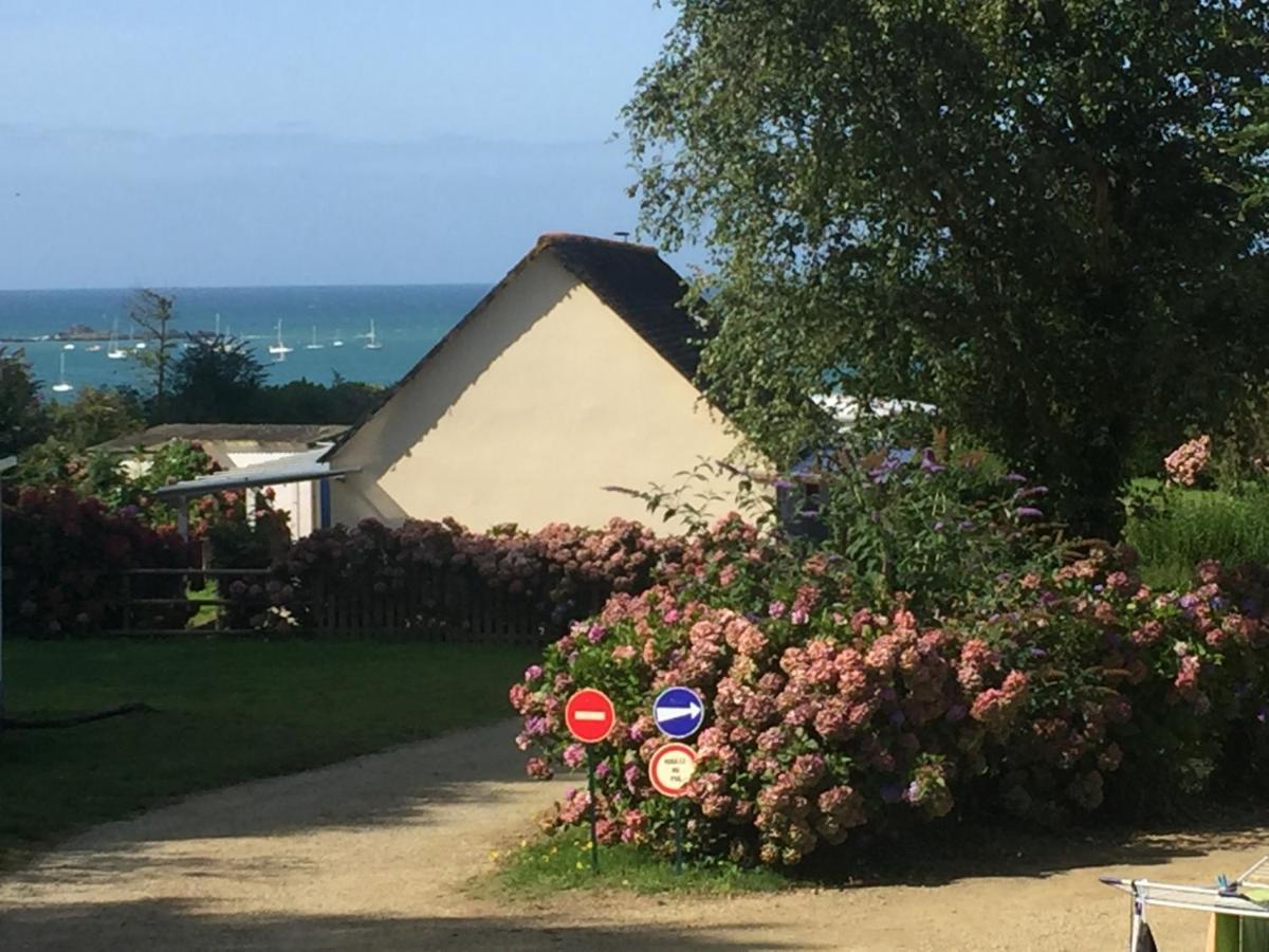 Aire De Camping Car, Caravane, Tente Emplacement Nu Avec Electricite Petit Camping Hotel Plestin-les-Greves Luaran gambar