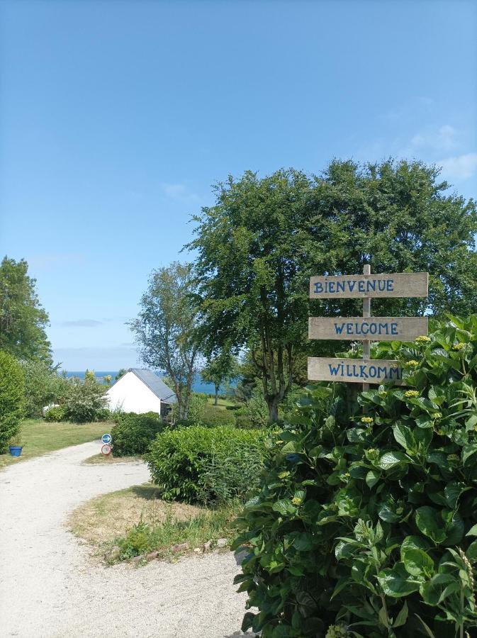 Aire De Camping Car, Caravane, Tente Emplacement Nu Avec Electricite Petit Camping Hotel Plestin-les-Greves Luaran gambar